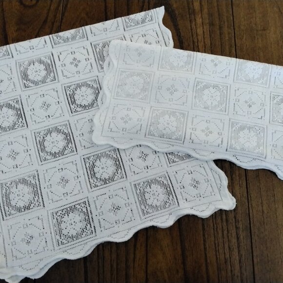 Vintage Lacy Table Runners - Set of 2 Matching White Rectangular/Squares Motif - Picture 2 of 6